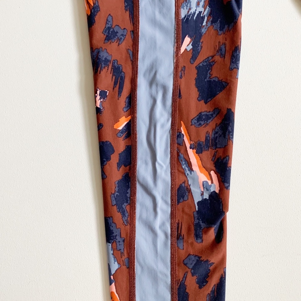 Aerie Chill Play Move Activewear Leggings Leopard Cheetah - Picture 6 of 7